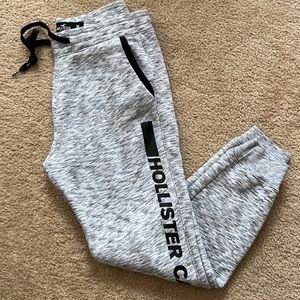 Hollister joggers
